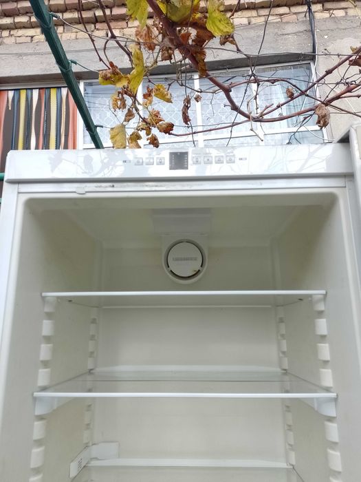 Продавам хладилник Liebherr