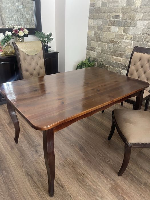 Масивна трапезна маса от естествено дърво