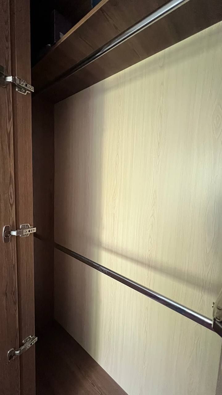 Шкаф угловой вместительный