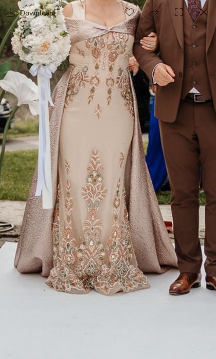 Vând rochie deosebită de nașă sau soacră, adusă din Dubai, mărimea 42