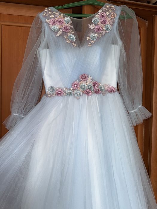 Нарядное голубое вечернее платье