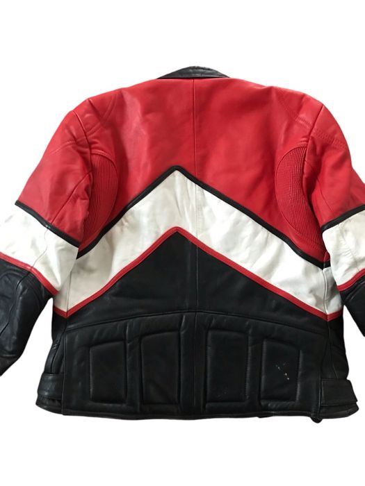 Кожено мото яке размер 52 в добро състояние.