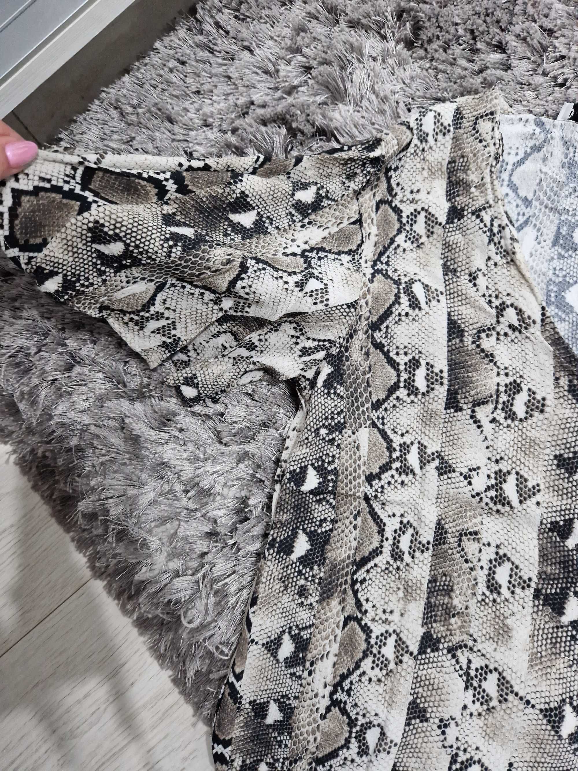 Tricou/camasuta print marimea M, 30lei
