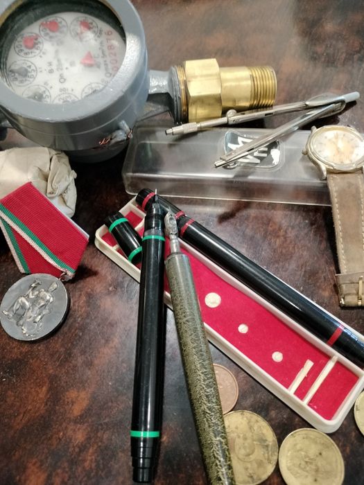 Продавам стари ордени часовник писалка ,писеци пергел и чисто нов водо