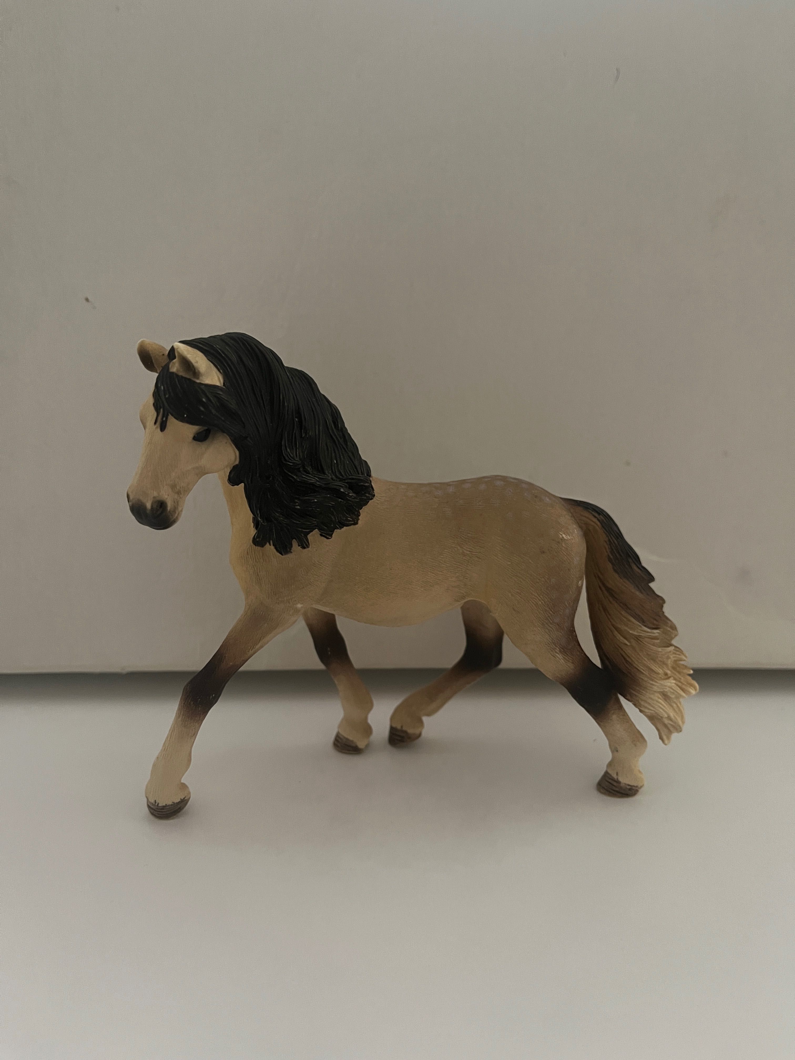 Фигурки коне Schleich