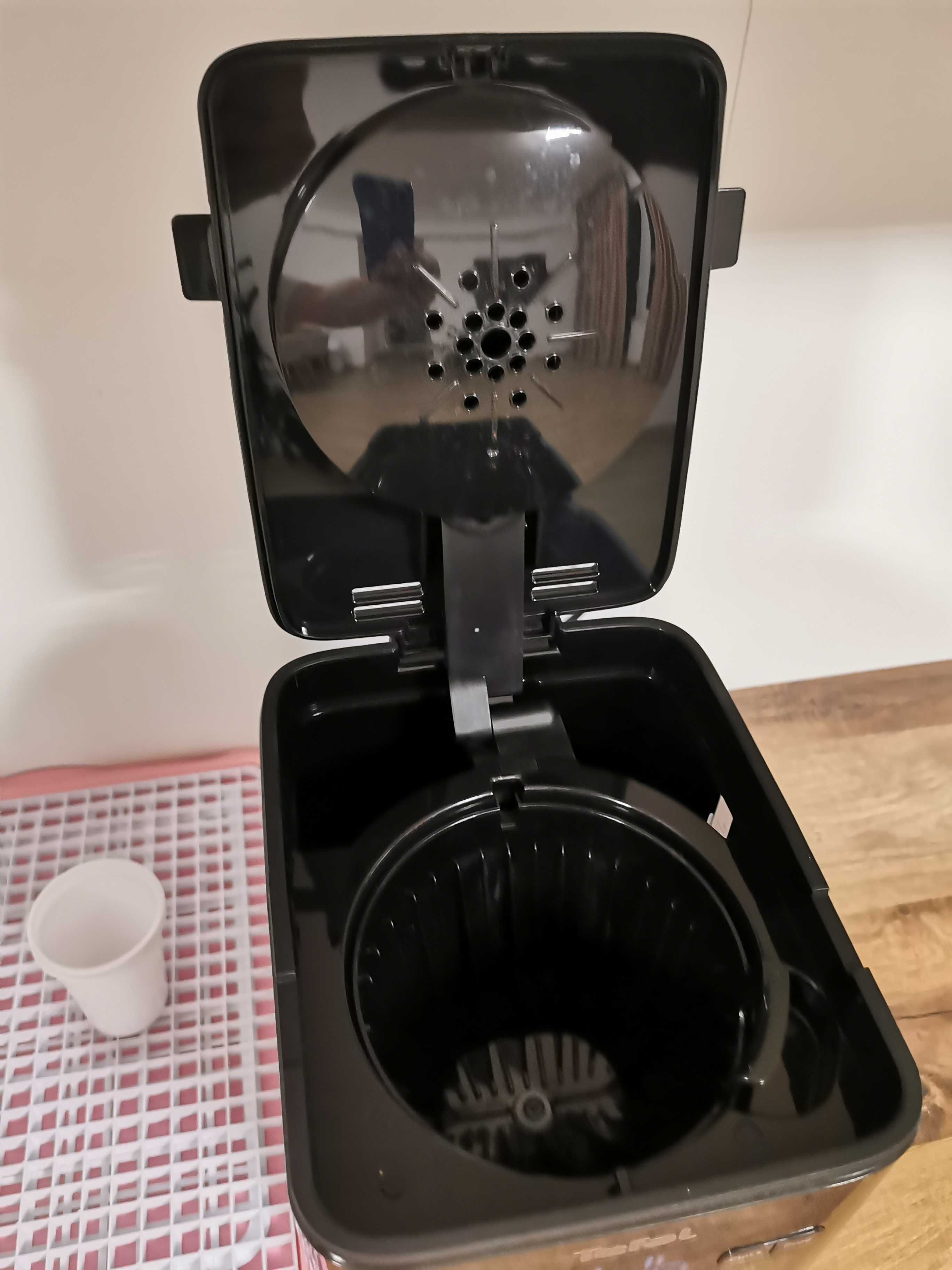 Vând cafetiera Tefal