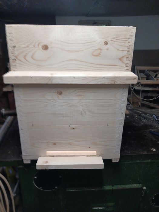 Producator lazi de albine