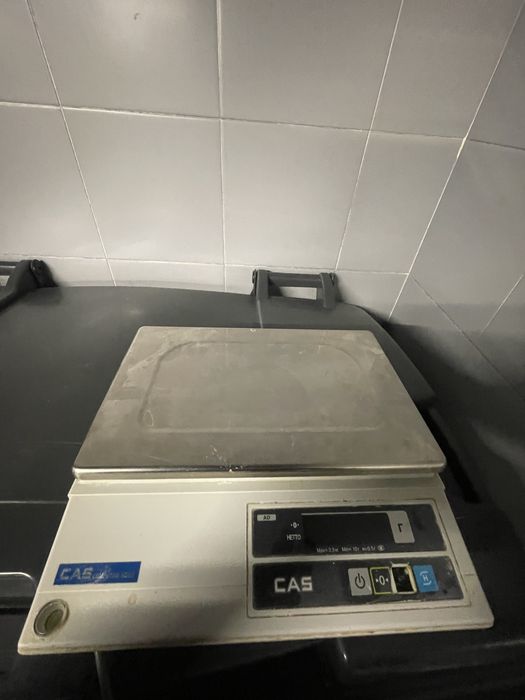 Продам весы в среднем сост