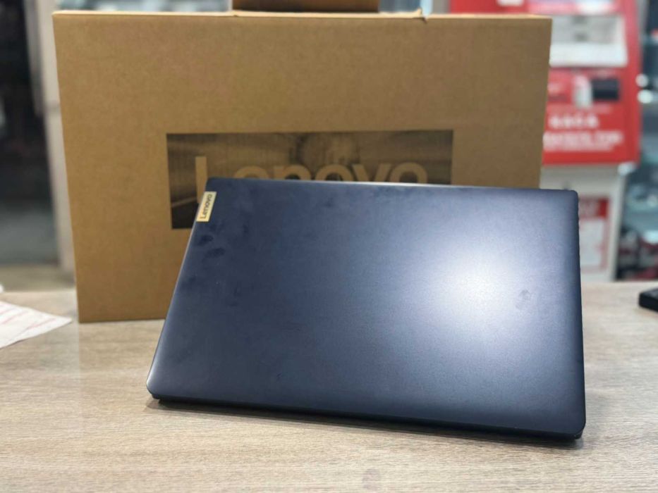 Lenovo IdeaPad 1i 15" – Intel Celeron N4500 / 8GB RAM / 477GB SSD