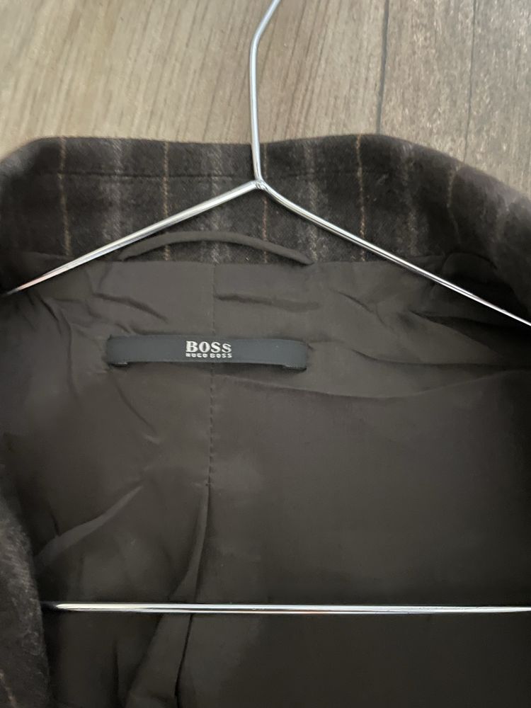 Оригинално сако на BOSS.Втален модел.Размера е С М