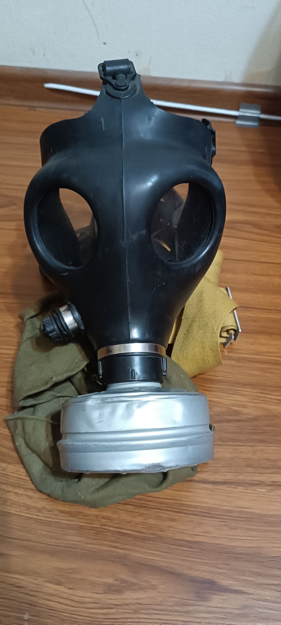 Противогаз model-4
