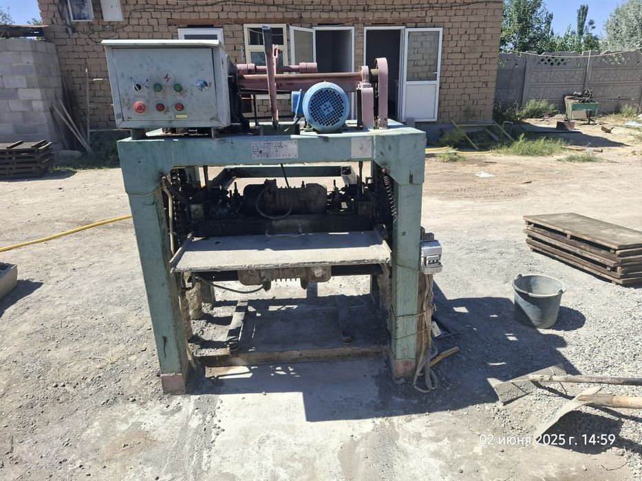 Shlakablok gisht stanok sotiladi