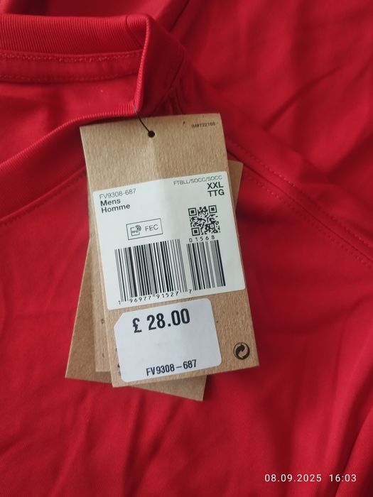 Тениски с логото на Ливърпул