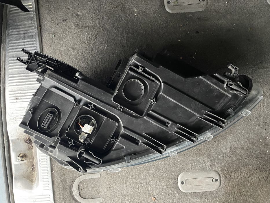 Оригинален ляв фар за сеат алхамбра в добро състояние 2015г