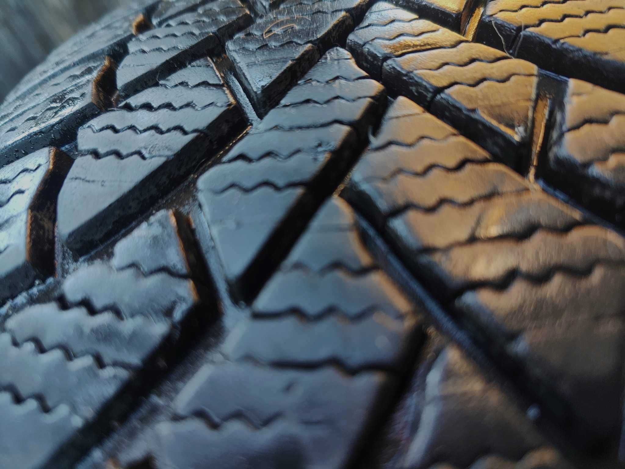 зимни гуми BRIDGESTONE BLIZZAK LM005 235/65/17 DOT 12.22