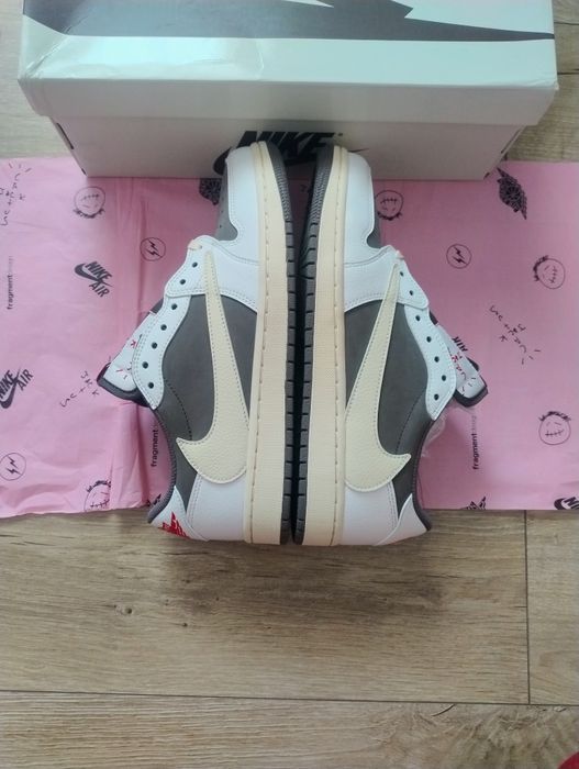 Jordan 1 low Travis Scott
