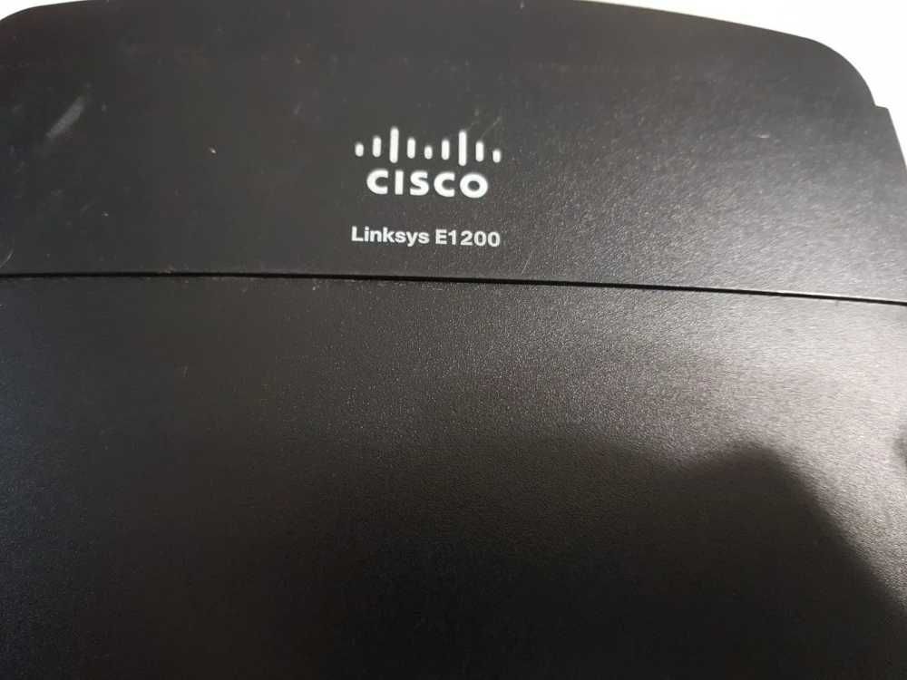 Router Wireless Linksys E1200 N 300 Mbps 4 x 10/100 Mbps - poze reale