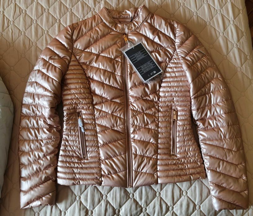 Две оригинални дамски якета GUESS чисто нови