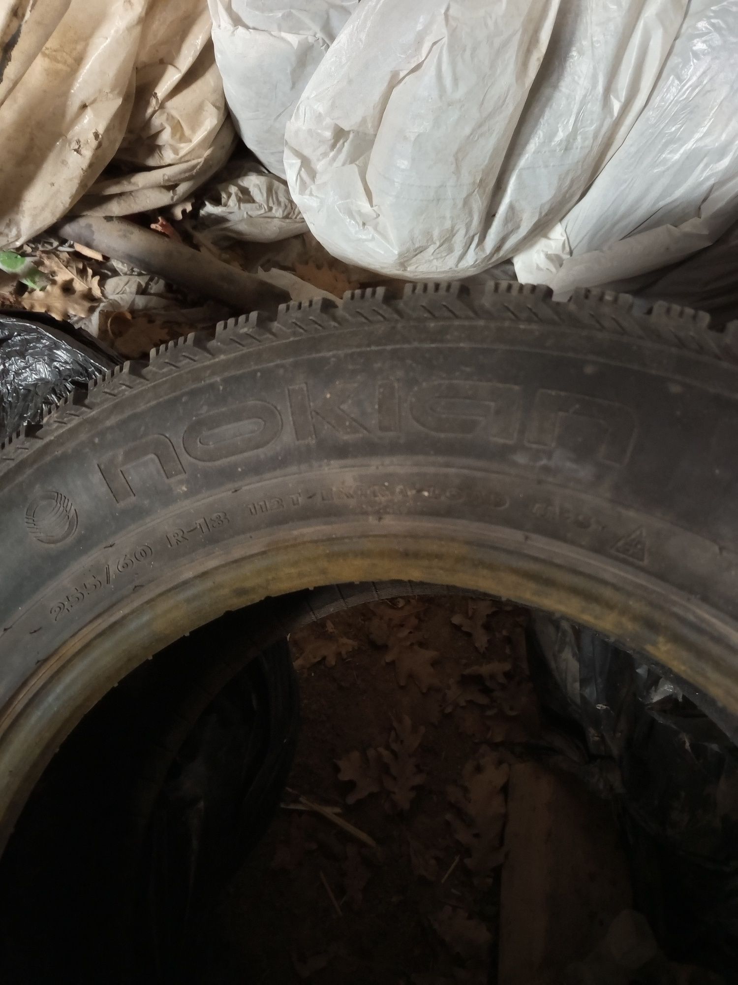 Продам зимние шины от джипа 570