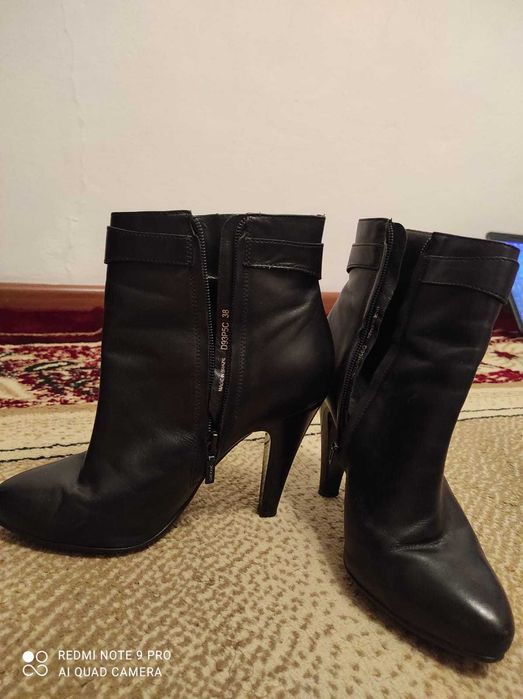 Продам женские осенние сапоги