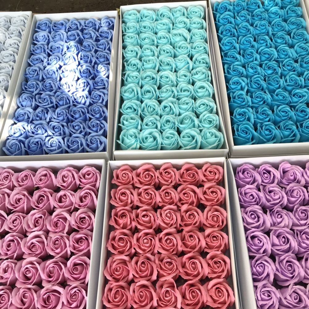 Trandafiri din sapun 50 de capete cutii mixte