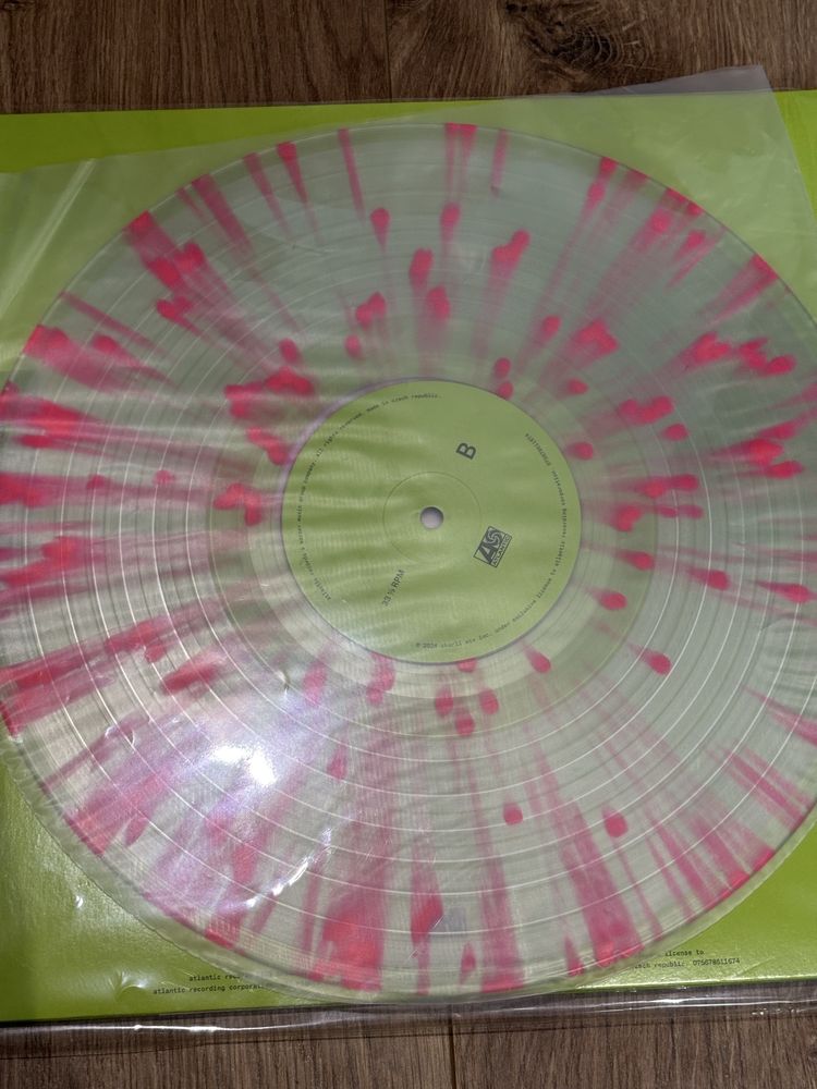 Charli xcx brat vinyl - pink splatter limited 110 лв