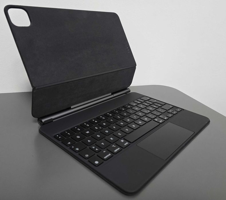 Husa cu tastatura Apple, iPad pro 11", gen 2,3,4; Air 4,5