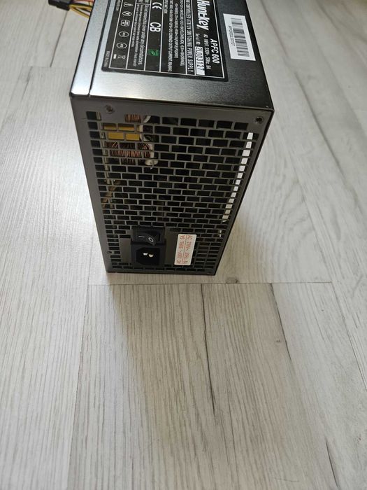 Huntkey APFC 600 CPU 4+4PIN/VIDEO 6+2 6+2PIN
