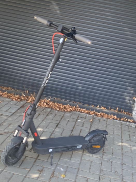 Vand trotineta electrica  ca si noua