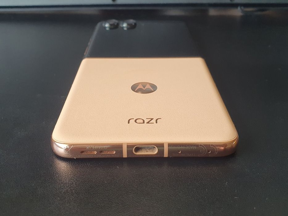 Motorola Razr 50 Ultra 512GB, 12GB RAM, 2024