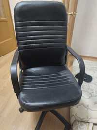 Продам 2 кожаных кресла