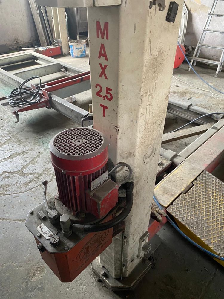 Stand,elevator indreptat caroserii