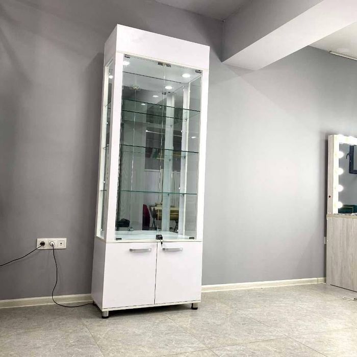 Vitrina sotiladi mahsulat yangi ishlab chiqarish