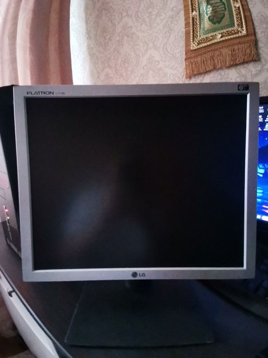 Продам монитор LG Flatron l1719s