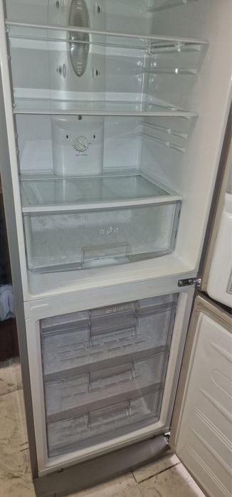 Хладилник с фризер LG