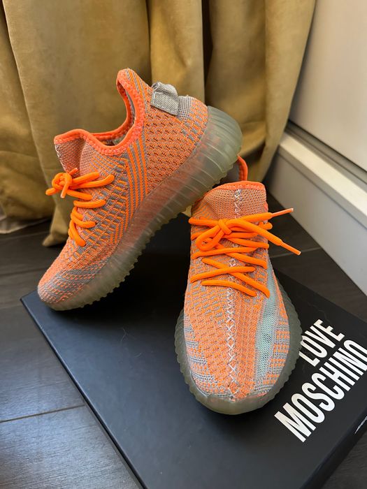 Adidas Yeezy оранджеви