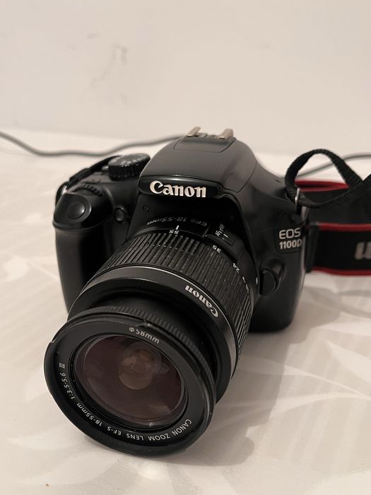 Фотоапарат Canon 1100 d