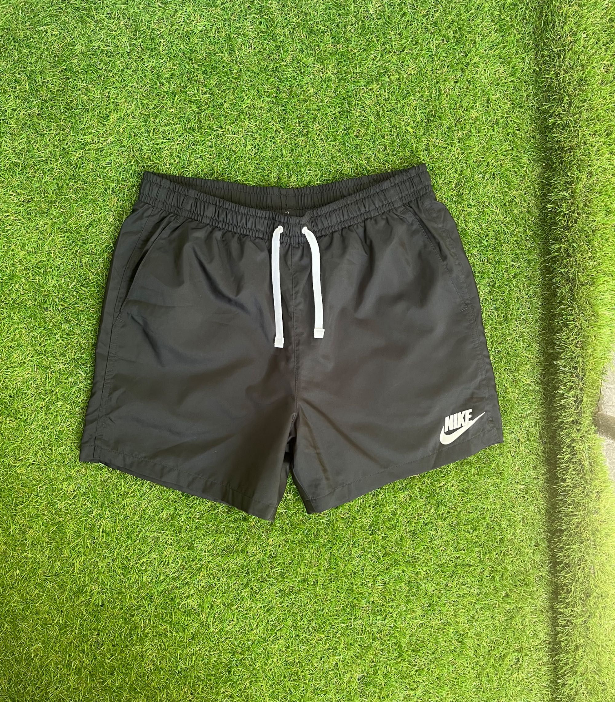 Мъжки къси панталони : NIKE L