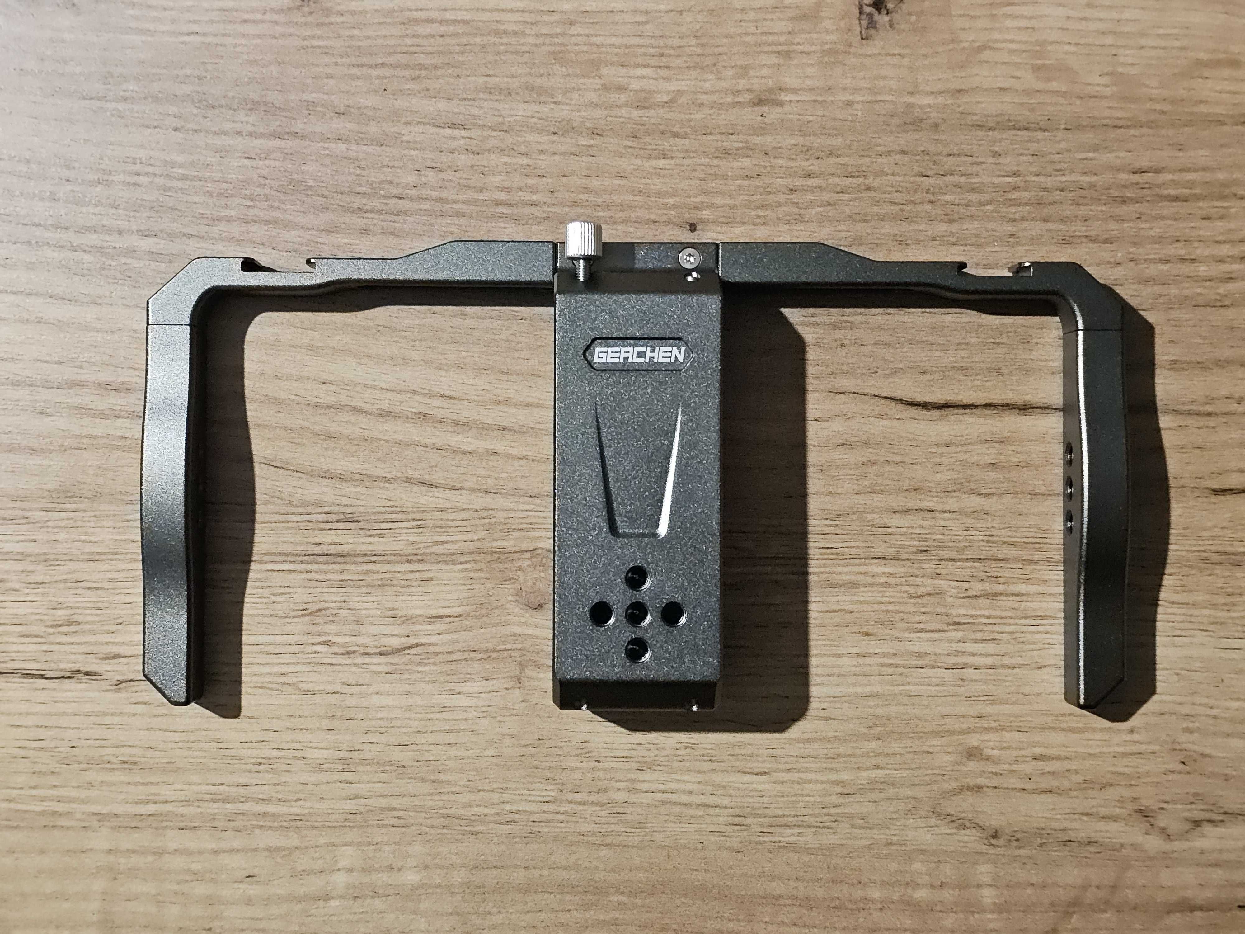 Geachen universal smartphone cage