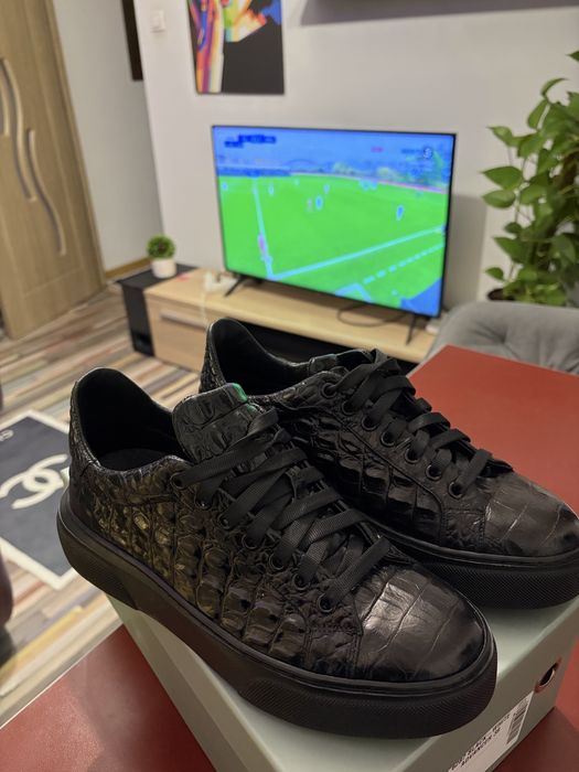 Adidasi piele de piton marimea 39