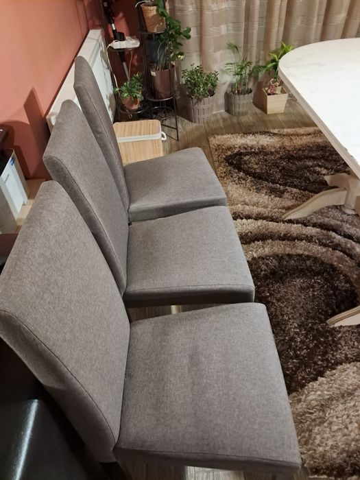 Маса със столове