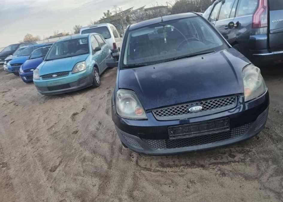 Capota fata/Usi/Faruri/Dezmembrez/Motor/Alternator/Bara Ford Fiesta