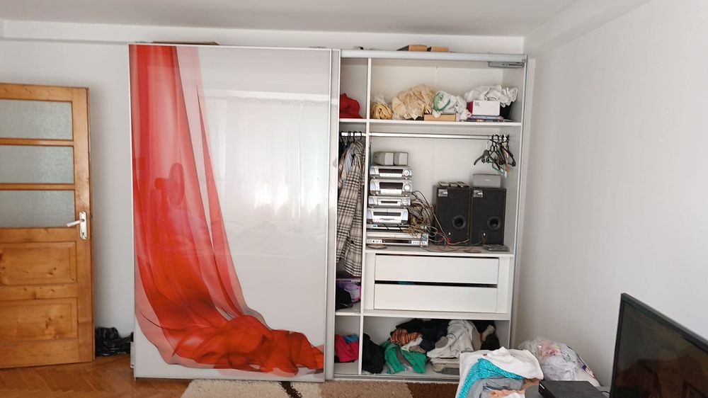 Vând dulap dormitor