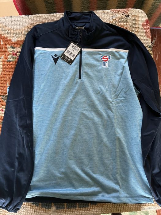 Bluză Macron, cu emblema naționalei de fotbal a Insulelor Feroe