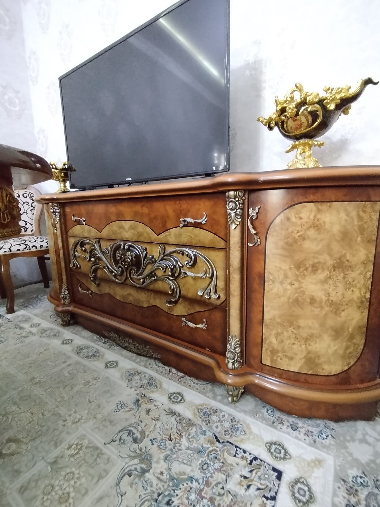 Стол стул для  гостиной