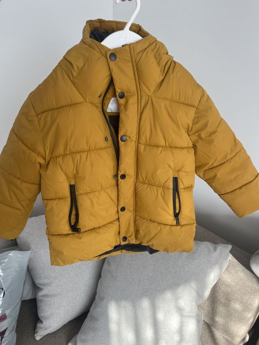 Vand geaca ,vesta 3- 4 ani toate 55 ron