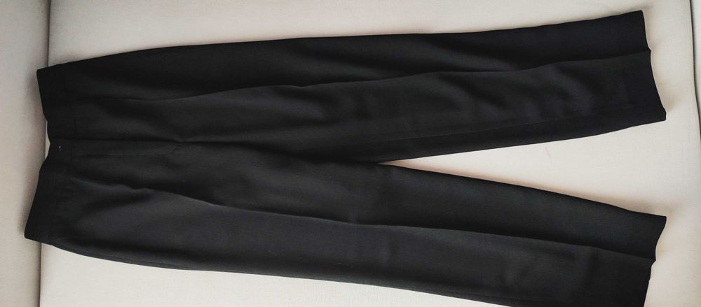 Подарявам два дамски костюма