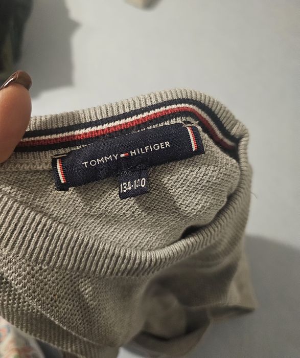 Vând pulover Tommi Hilfinger copii