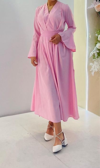 Розовые длинные платье