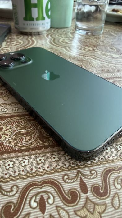 Продавам iphone 13 pro alpin green